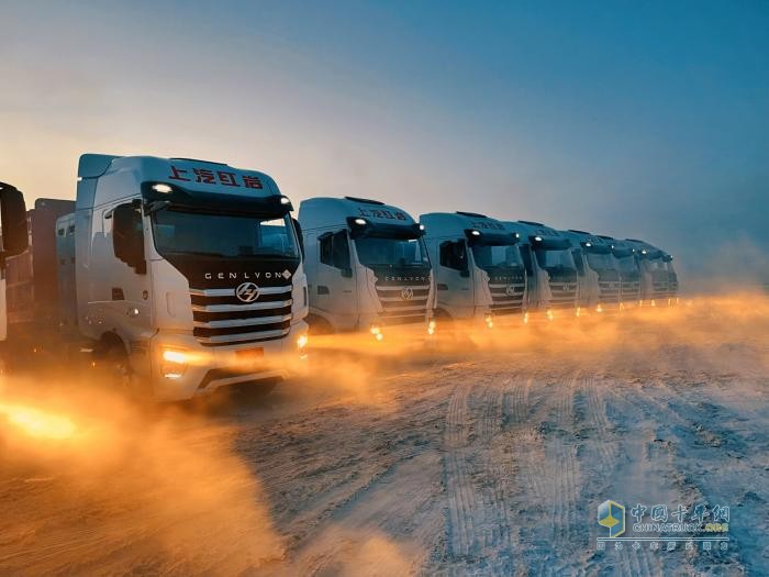 上汽紅巖CNG重卡燒氣不費(fèi)跑車(chē)不貴？來(lái)聽(tīng)聽(tīng)新疆卡友怎么說(shuō)