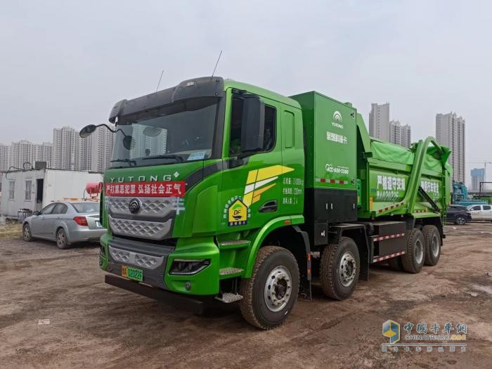 “清一色綠色軍團”，“鐵粉”為啥一次性訂購50臺宇通新能源重卡？