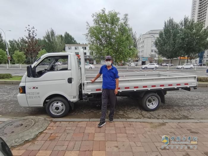 拉水果一車“兩”用，江淮1卡愷達(dá)是他的“解悶”神器