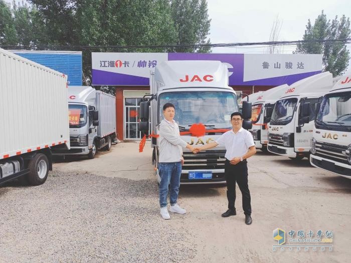 愛琢磨的“彈棉郎” 選擇江淮1卡帥鈴S3走街串巷送溫暖！