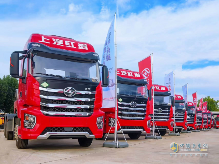 燃?xì)馐袌?chǎng)一路向好 “節(jié)氣先鋒”上汽紅巖天然氣重卡助卡友錢(qián)程無(wú)憂