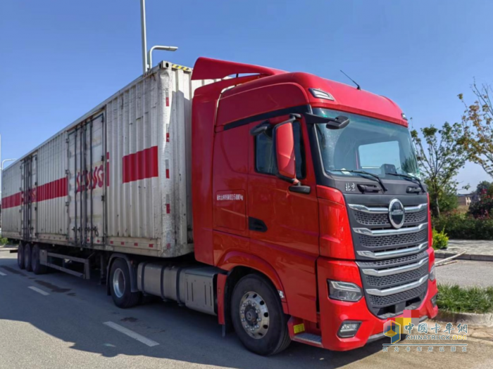 百公里油耗23L，月省油費1萬元，快遞運輸就選北京重卡，用實力說話！