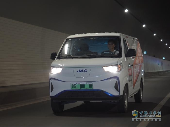 “雙11”快遞運(yùn)輸忙 江淮1卡愷達(dá)、江淮1van實(shí)力守護(hù)“最后一公里”