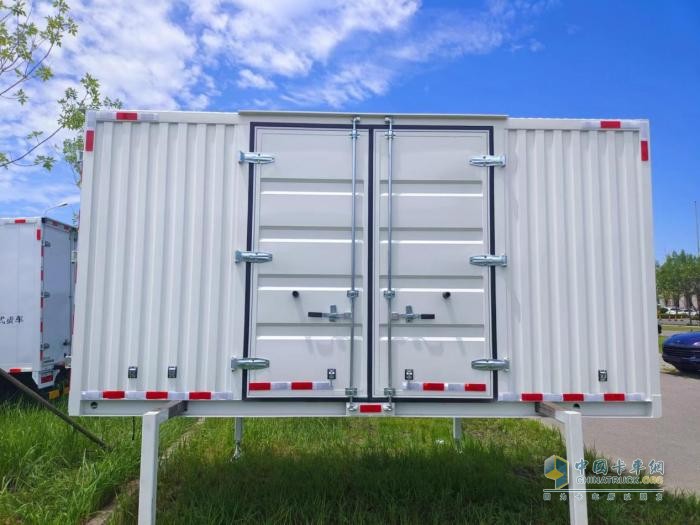 方便進(jìn)城 降本增效 濰柴新能源藍(lán)擎“甩箱王”輕卡優(yōu)勢明顯