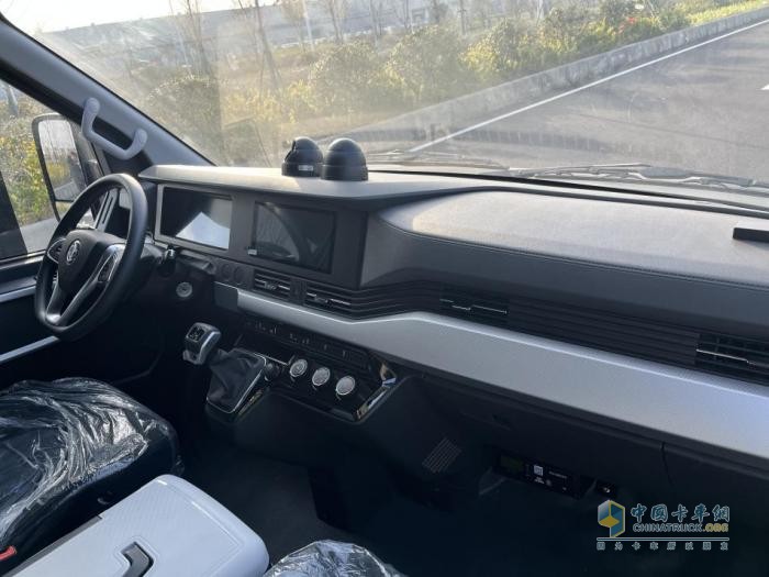 東風(fēng)御風(fēng)V9+變身“服務(wù)保障車”，一臺隨叫隨到的移動服務(wù)站