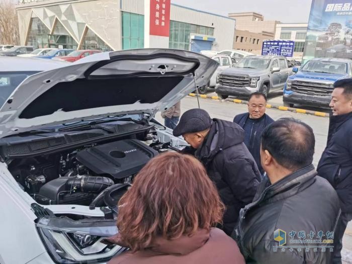 硬派皮卡遇見新疆萬(wàn)種風(fēng)情，五十鈴T30探險(xiǎn)家為越野而生