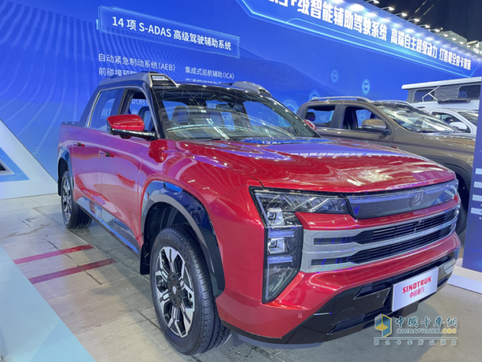 先鋒官F16亮相中國重汽2024年合作伙伴大會，高端化與科技感并存