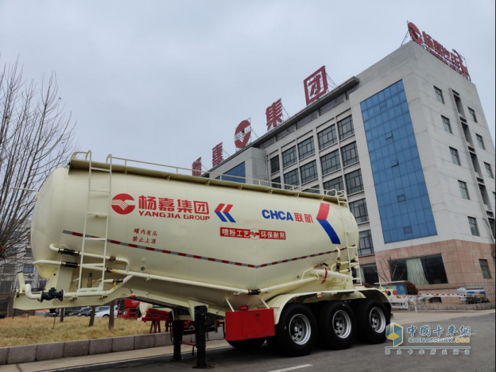 價(jià)格驚爆，產(chǎn)品直銷，楊嘉集團(tuán)新品粉罐車如何撬動(dòng)粉罐車市場(chǎng)？