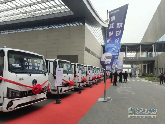全能“新貴”，力蓋群雄！陜汽商用車德龍G300輕卡矚目登錄河北