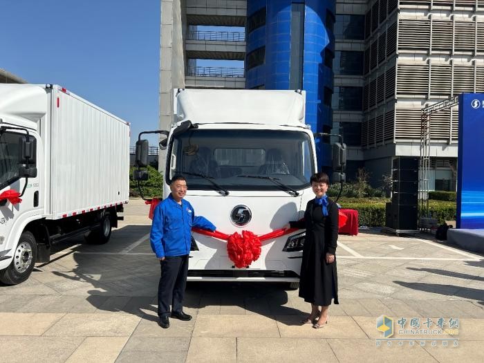 5000輛新能源輕卡！陜汽控股與地上鐵達(dá)成戰(zhàn)略合作