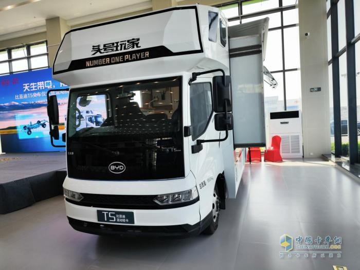 春暖花開，比亞迪T5混動房車底盤打開用戶好心情！