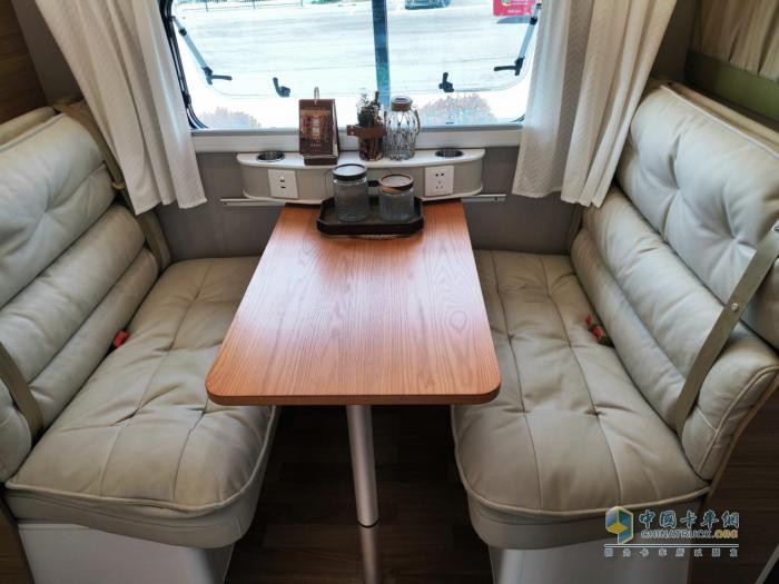 春暖花開，比亞迪T5混動房車底盤打開用戶好心情！