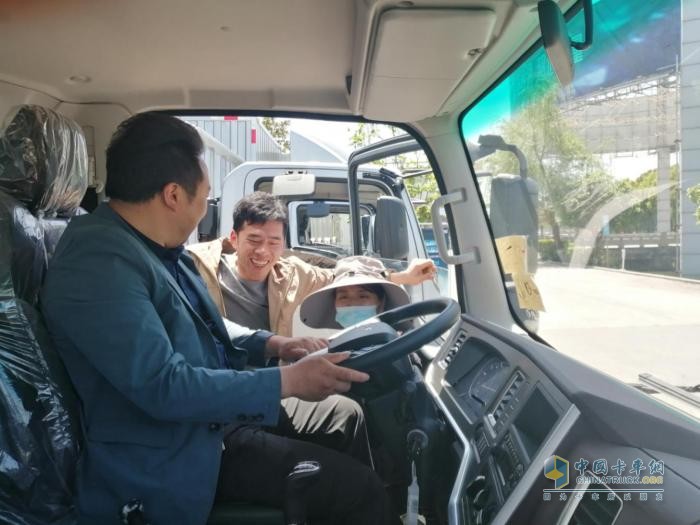 國(guó)際帥鈴，榮耀出擊！江淮1卡帥鈴榮耀版全國(guó)上市啟航！