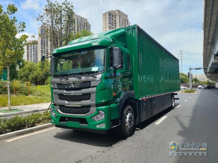 安徽首臺(tái)氫能重卡正式上線運(yùn)營(yíng)