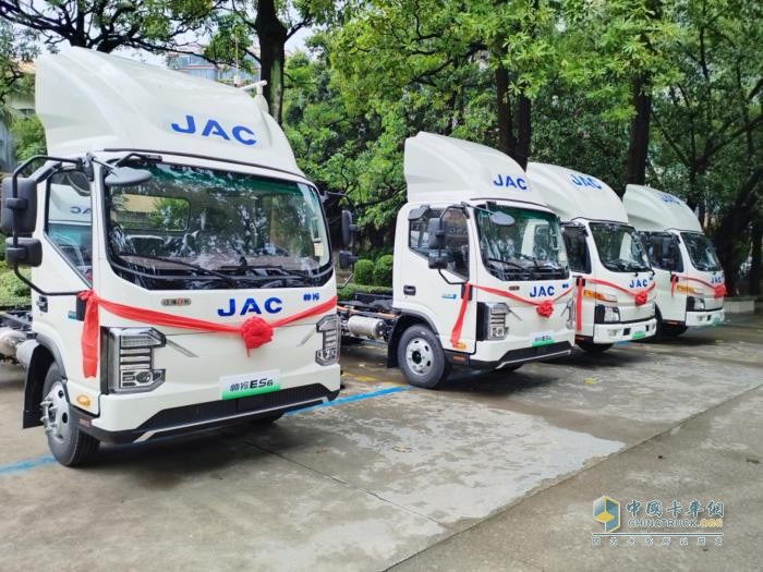 補(bǔ)貼再加碼，換購(gòu)正當(dāng)時(shí)！江淮1卡超級(jí)會(huì)員日定檔，8月不見(jiàn)不散