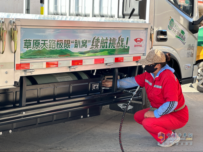 超長續(xù)航846.1km！領(lǐng)航大G CNG輕卡草原天路挑戰(zhàn)極限  