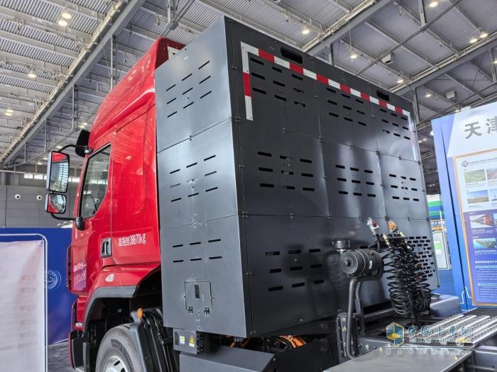 乘龍H5充換電牽引亮相市政工程展，新能源市政大有可為