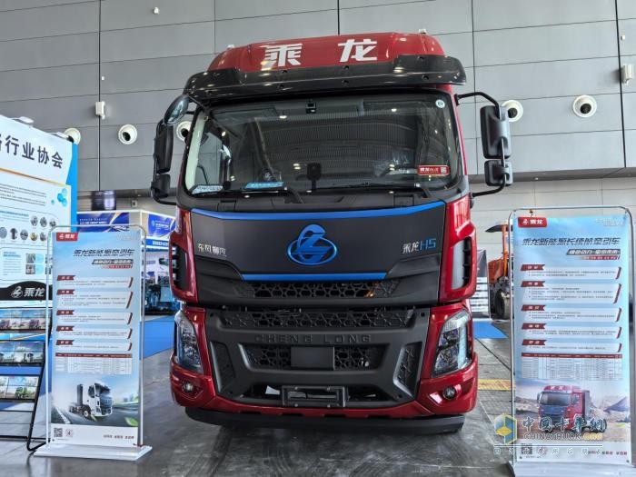 乘龍H5充換電牽引亮相市政工程展，新能源市政大有可為