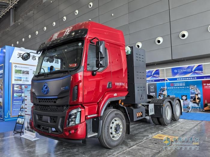 乘龍H5充換電牽引亮相市政工程展，新能源市政大有可為