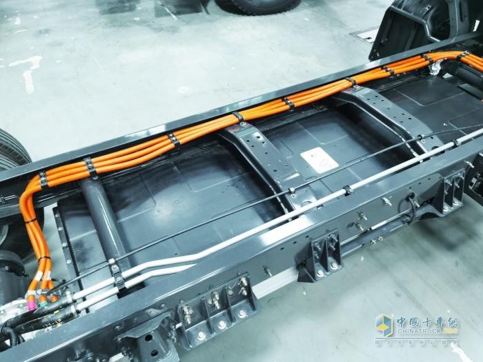 純電輕卡銷量激增，乘龍L2V獨(dú)占鰲頭