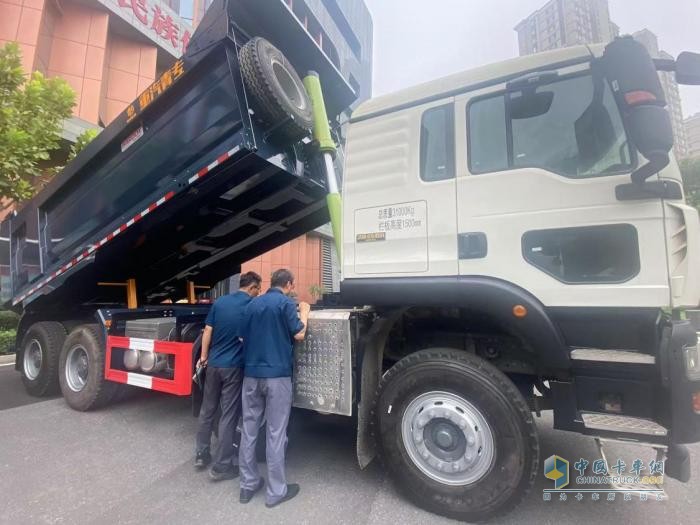 可靠耐用 中國重汽ZND版自卸車以硬核實(shí)力護(hù)航前行之路