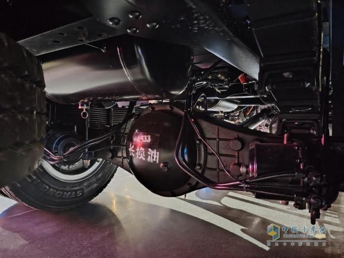 續(xù)航1200公里+綠牌！解放虎6G混動(dòng)重載版長(zhǎng)途爬山穩(wěn)穩(wěn)拿捏