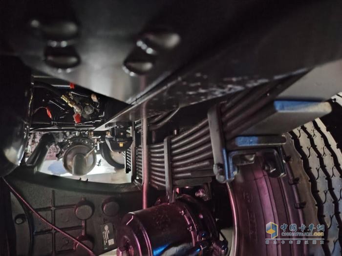 續(xù)航1200公里+綠牌！解放虎6G混動(dòng)重載版長(zhǎng)途爬山穩(wěn)穩(wěn)拿捏