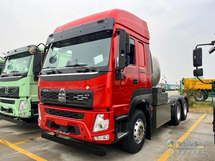 新突破！玉柴芯藍(lán)大功率智能混動系統(tǒng)配套重型牽引車成功下線