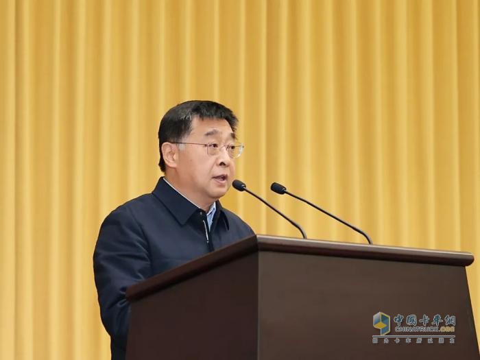 干字當頭、狠抓落實！宋樂偉勉勵徐工集團加快“五化”轉(zhuǎn)型步伐，為打造世界級先進制造業(yè)集群作出新的貢獻