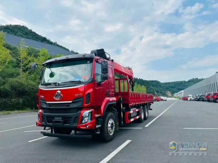 別犯難！乘龍H5隨車吊，助你「一臂之力」