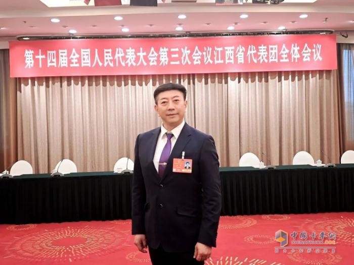 全國人大代表、江鈴汽車首席技師劉輝：建議多措并舉激發(fā)汽車消費潛力