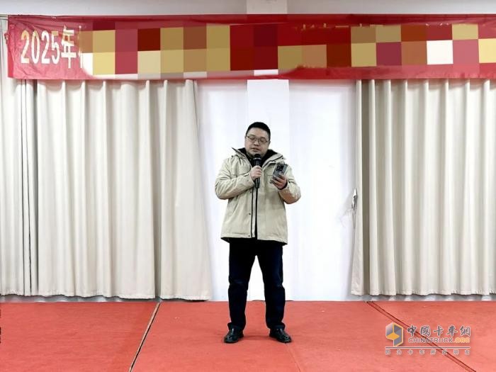 10輛東風(fēng)天錦快遞車交付柳州大客戶