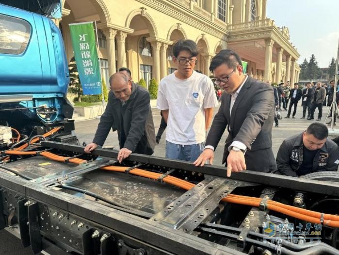 在云南市場備受歡迎 飛碟汽車新能源汽車如何成就“三好學生”？