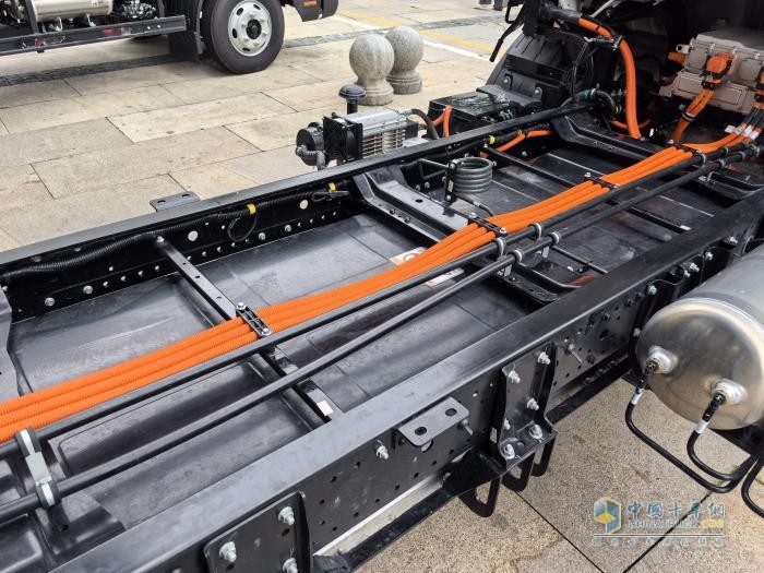 江淮新能源輕卡ES9鵬城上市，140度車型預(yù)售，智領(lǐng)城配物流綠色升級