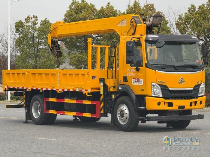 乘龍L3隨車吊：短軸距強(qiáng)動(dòng)力高承載，工程作業(yè)更高效