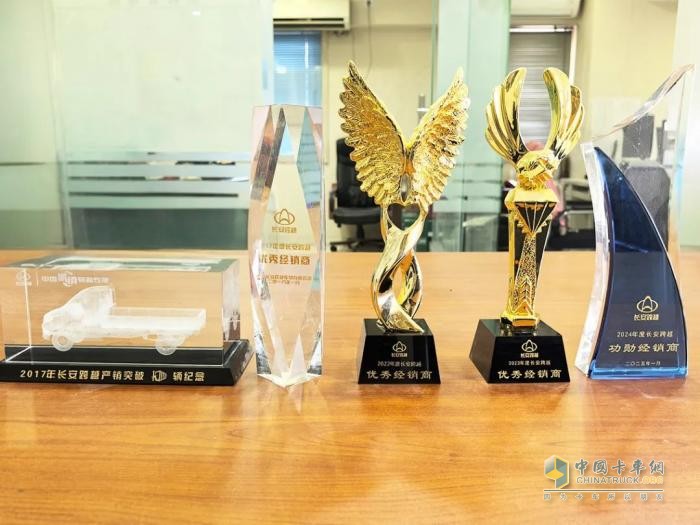 重慶長安跨越：專業(yè)細(xì)致，客戶至上，陜西合成祥商家以優(yōu)質(zhì)服務(wù)廣獲好評！