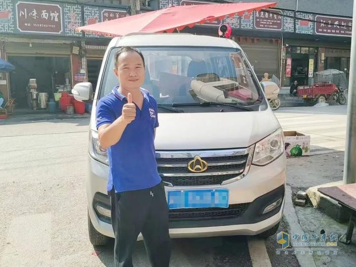 湖南周先生：長(zhǎng)安跨越新豹T3就是我的最佳移動(dòng)果攤！