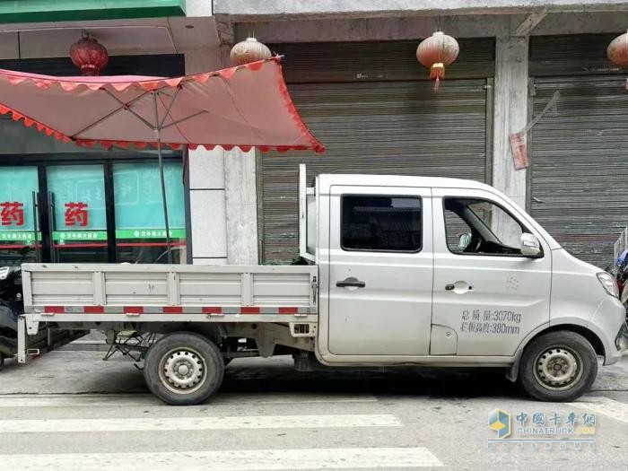 湖南周先生：長(zhǎng)安跨越新豹T3就是我的最佳移動(dòng)果攤！