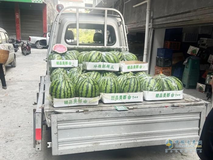 湖南周先生：長(zhǎng)安跨越新豹T3就是我的最佳移動(dòng)果攤！