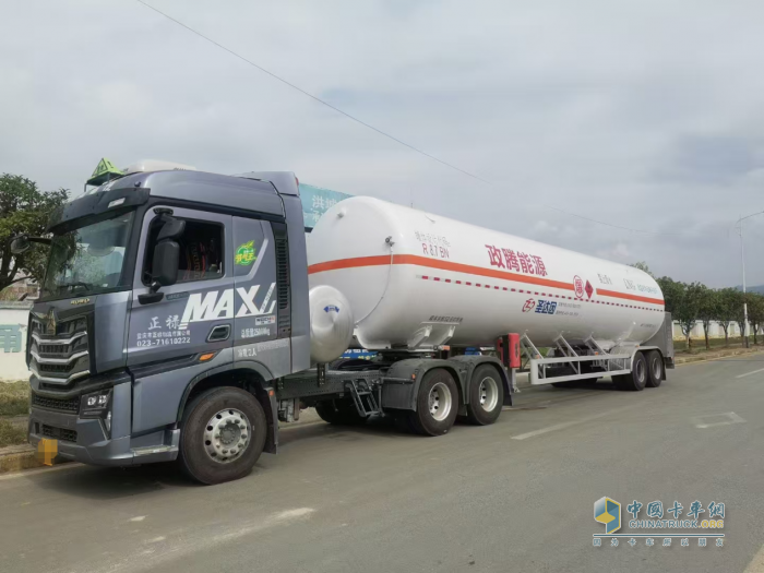 一次性采購二十臺(tái)豪沃 MAX 燃?xì)廛嚕「傻木褪俏；愤\(yùn)輸！