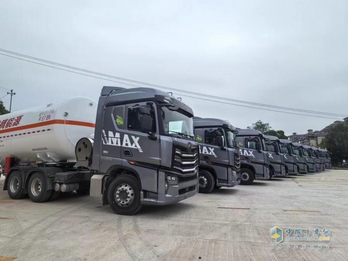 一次性采購二十臺(tái)豪沃 MAX 燃?xì)廛?！干的就是?；愤\(yùn)輸！