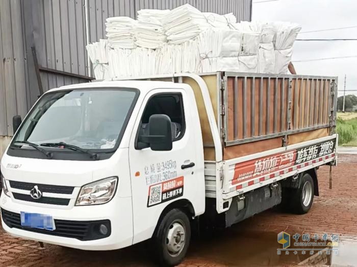 長途貨運(yùn)老司機(jī)轉(zhuǎn)型城配，300L大氣罐跨越者D3CNG助高師傅開啟事業(yè)新篇