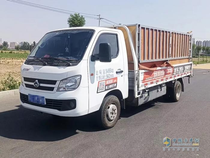 長途貨運(yùn)老司機(jī)轉(zhuǎn)型城配，300L大氣罐跨越者D3CNG助高師傅開啟事業(yè)新篇