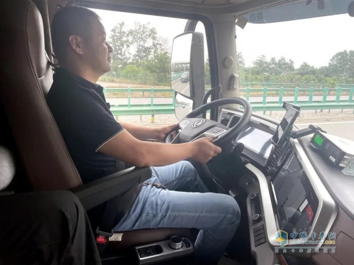 東風(fēng)商用車：強(qiáng)強(qiáng)聯(lián)合 樹立標(biāo)桿 智能輔助駕駛重卡試乘試駕品鑒會在西安舉辦