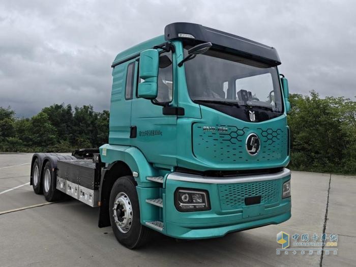康明斯推16L氣體機 青山定制車亮相 397批次公告牽引車看點一覽
