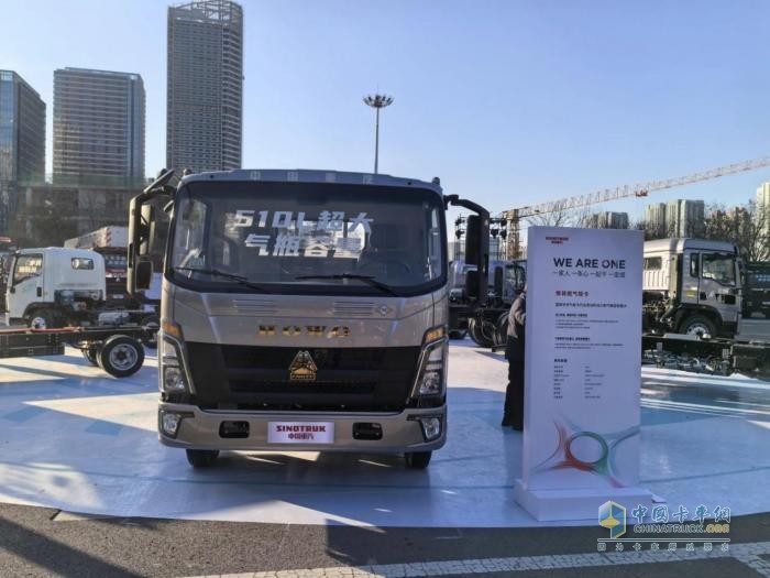 “移動(dòng)堡壘”馳騁火洲:朗師傅的HOWO悍將CNG輕卡新疆記