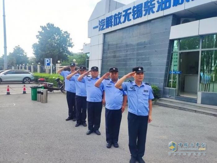 解放動力：炎炎夏日，他們以智慧與溫情經(jīng)受住“烤”驗