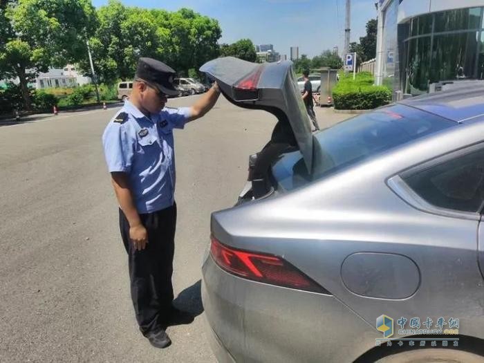 解放動力：炎炎夏日，他們以智慧與溫情經(jīng)受住“烤”驗