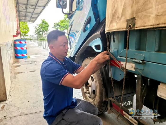 從打工仔到車隊隊長：楊曉慶與飛碟EW7的“上坡人生”