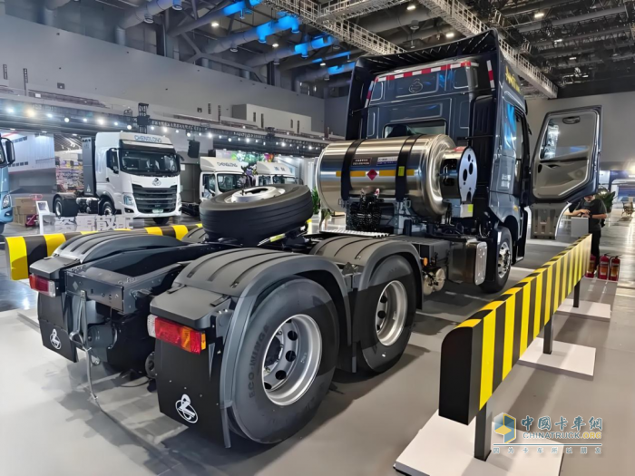 乘龍HK,LNG牽引車,物流運(yùn)輸